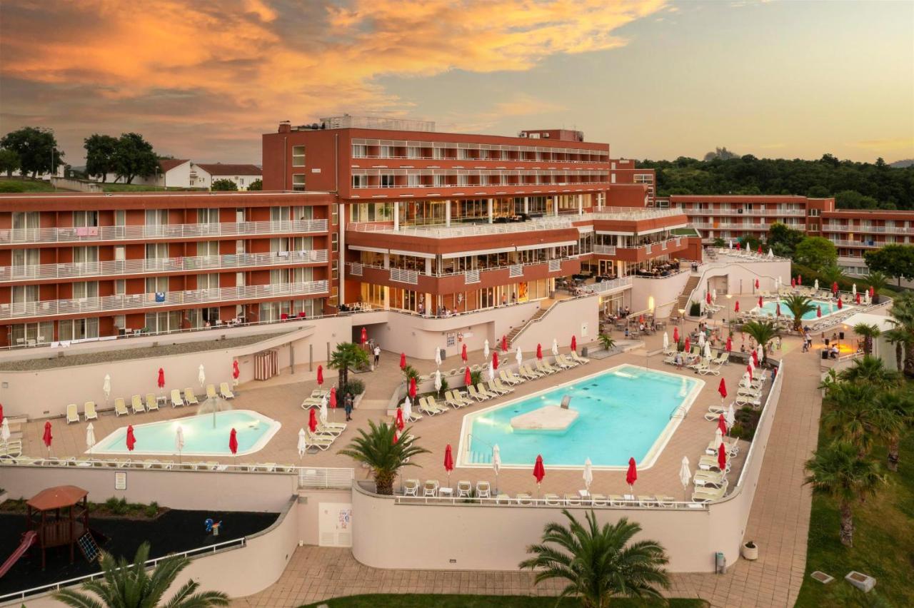 Hotel Albatros Plava Laguna Porec Bagian luar foto
