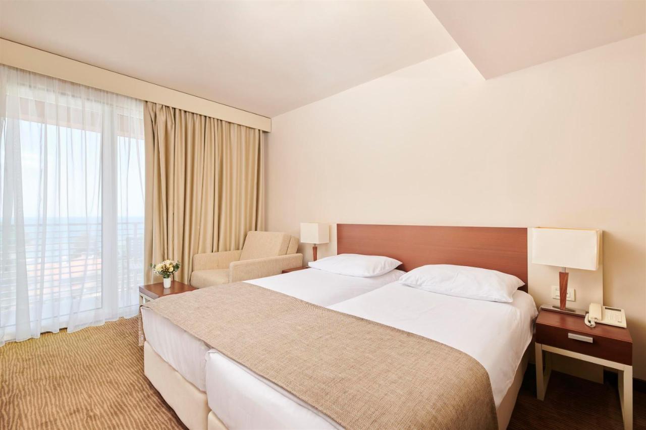 Hotel Albatros Plava Laguna Porec Bagian luar foto