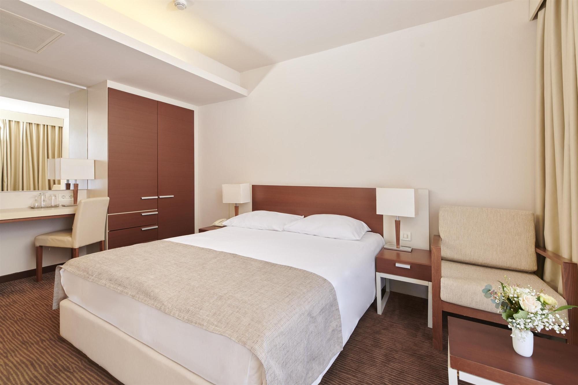 Hotel Albatros Plava Laguna Porec Bagian luar foto