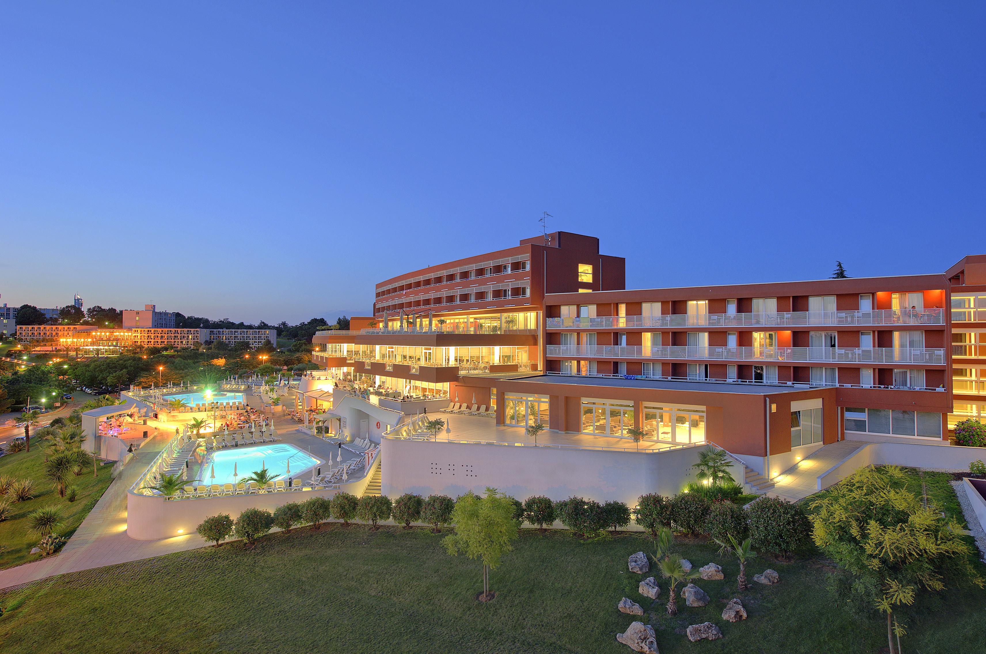 Hotel Albatros Plava Laguna Porec Bagian luar foto