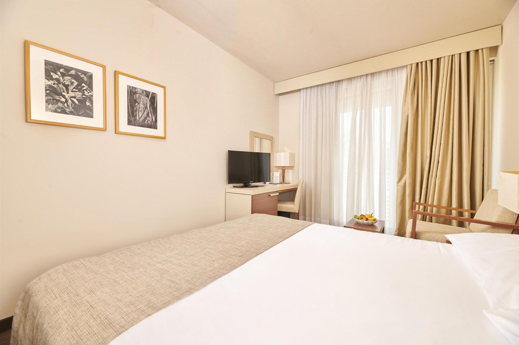 Hotel Albatros Plava Laguna Porec Bagian luar foto