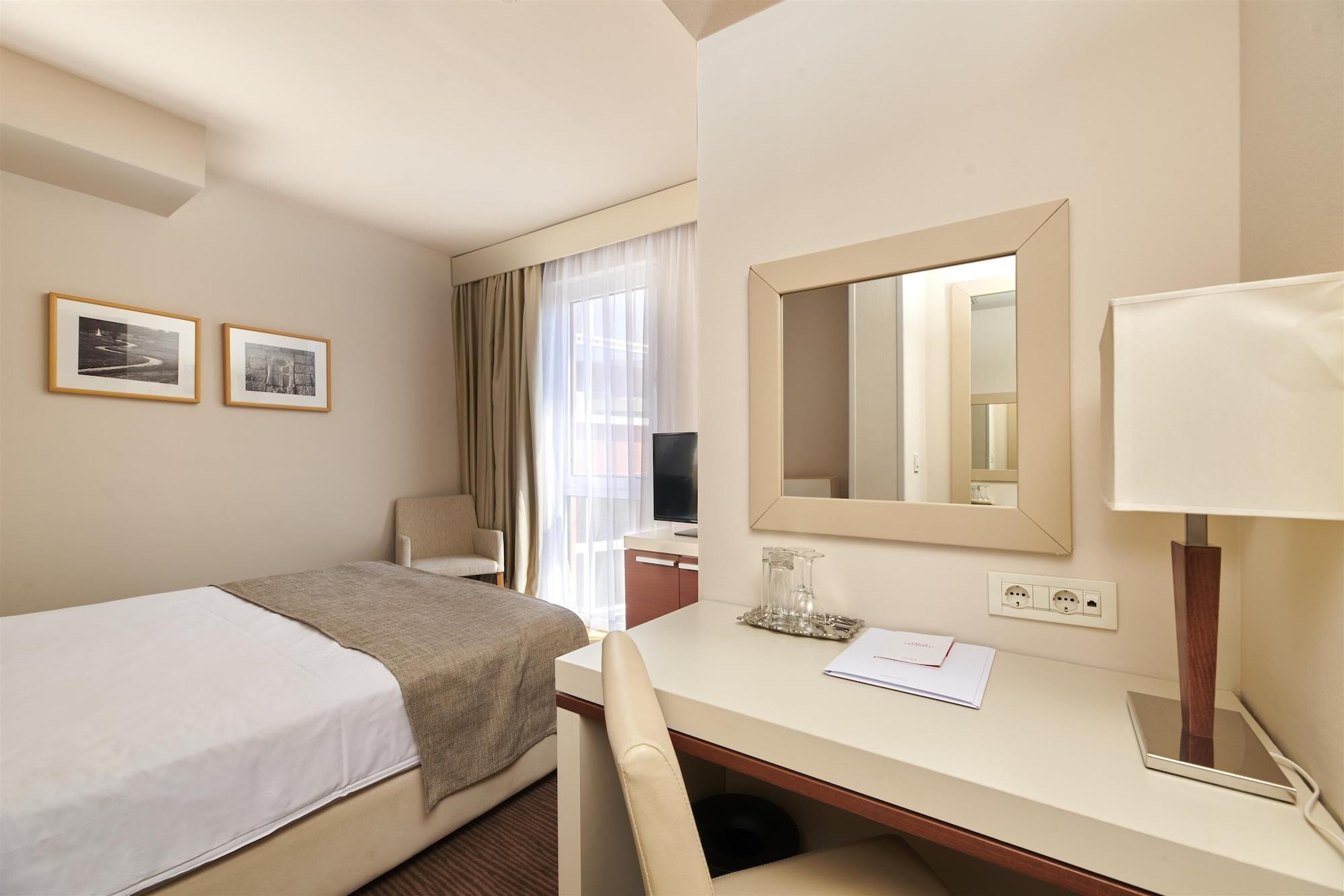 Hotel Albatros Plava Laguna Porec Bagian luar foto